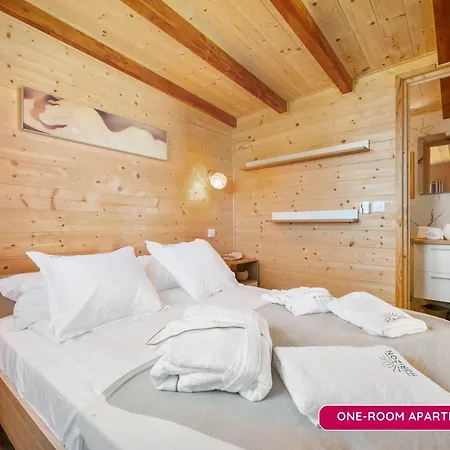 Horizon - Panoramic Overlooking With Sea Views & Pool - Free Parking